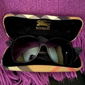 Oversized Burberry Black and Nova Check Sunglasses with case Sunnies